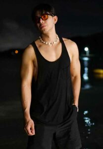 ขวัญ-ภูวเมศ-หนุ่มหล่อเกิน